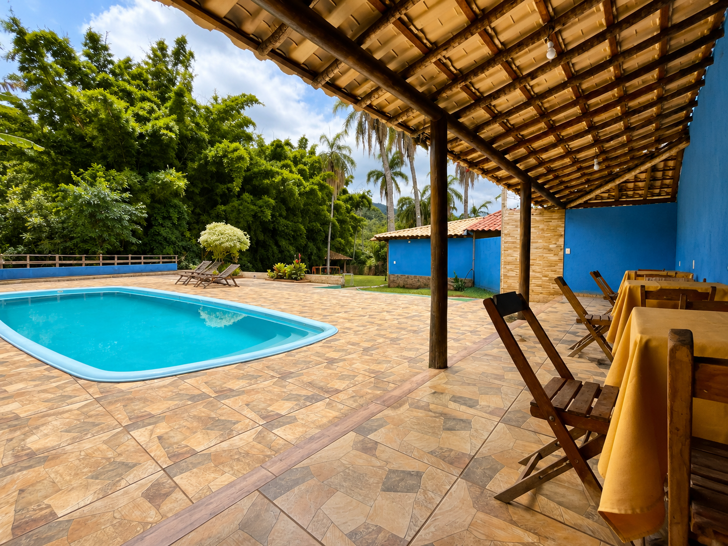 Piscina externa da pousada